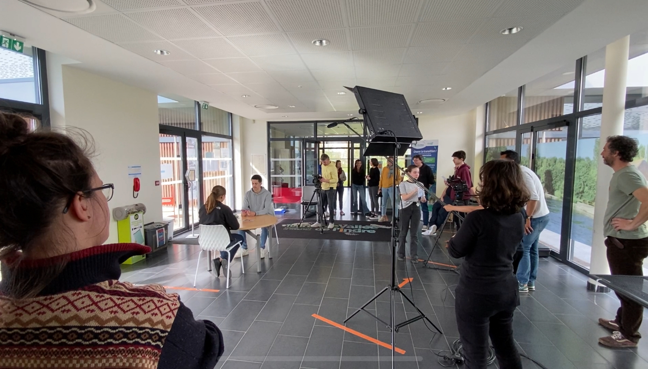 Plateau de tournage pendant un exercice lors d'un atelier d'initiation qui s'est déroulé dans les locaux de la Communauté de communes Touraine Vallée de l'Indre